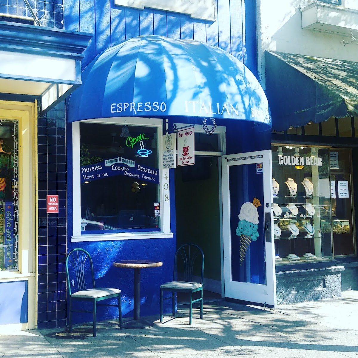 Mis Raices “Coffee & Ice Cream Shop”